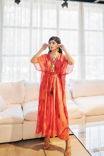 Mawra Hocane feet photo thumbnail