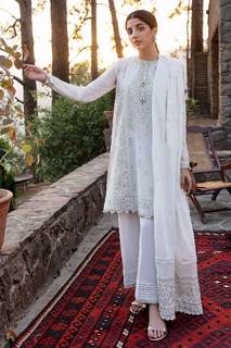 Mawra Hocane feet photo thumbnail