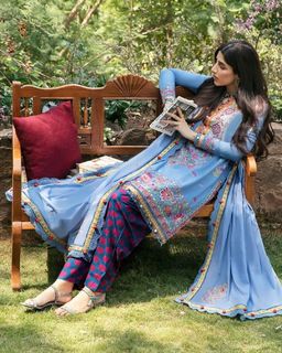 Mawra Hocane feet photo thumbnail