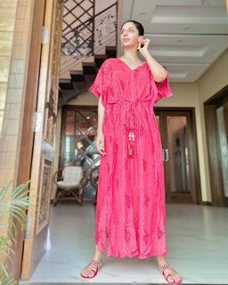 Mawra Hocane feet photo thumbnail