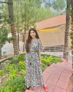 Mawra Hocane feet photo thumbnail