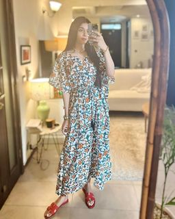 Mawra Hocane feet photo thumbnail