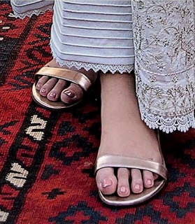 Mawra Hocane feet photo thumbnail