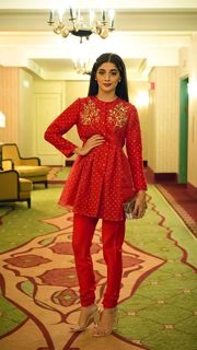 Mawra Hocane feet photo thumbnail