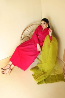 Mawra Hocane feet photo thumbnail