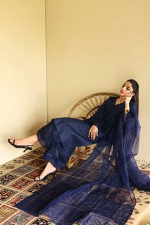 Mawra Hocane feet photo thumbnail