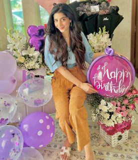 Mawra Hocane feet photo thumbnail