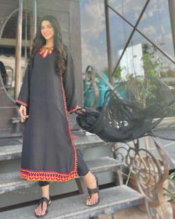 Mawra Hocane feet photo thumbnail