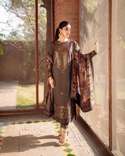 Mawra Hocane feet photo thumbnail