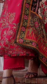 Mawra Hocane feet photo thumbnail