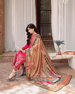 Mawra Hocane feet photo thumbnail