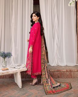 Mawra Hocane feet photo thumbnail