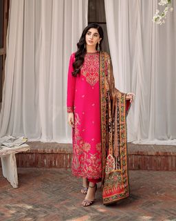 Mawra Hocane feet photo thumbnail