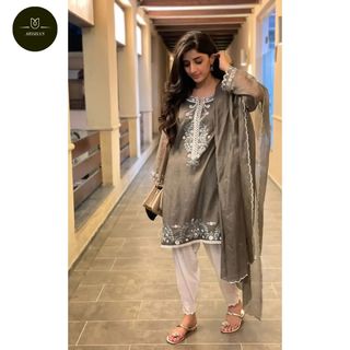 Mawra Hocane feet photo thumbnail