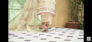 Mawra Hocane feet photo thumbnail