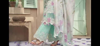 Mawra Hocane feet photo thumbnail