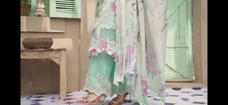 Mawra Hocane feet photo thumbnail