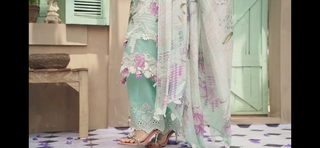 Mawra Hocane feet photo thumbnail