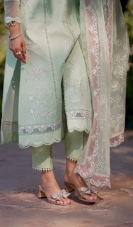 Mawra Hocane feet photo thumbnail