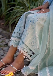 Mawra Hocane feet photo thumbnail