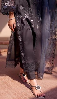 Mawra Hocane feet photo thumbnail