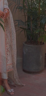 Mawra Hocane feet photo thumbnail