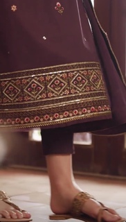 Mawra Hocane feet photo thumbnail