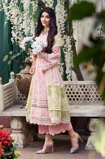 Mawra Hocane feet photo thumbnail