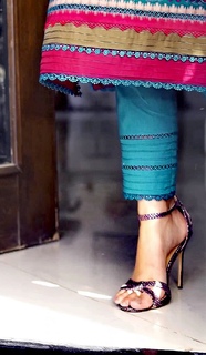 Mawra Hocane feet photo thumbnail