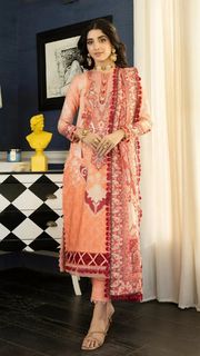 Mawra Hocane feet photo thumbnail