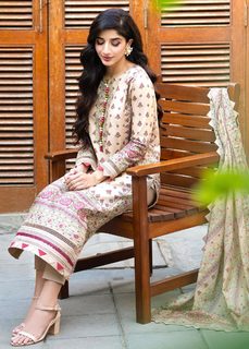 Mawra Hocane feet photo thumbnail