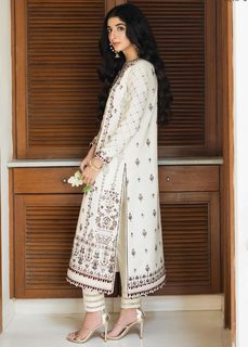 Mawra Hocane feet photo thumbnail