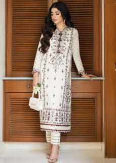 Mawra Hocane feet photo thumbnail