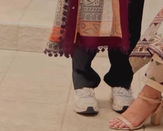 Mawra Hocane feet photo thumbnail