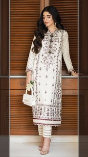 Mawra Hocane feet photo thumbnail