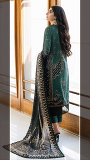 Mawra Hocane feet photo thumbnail