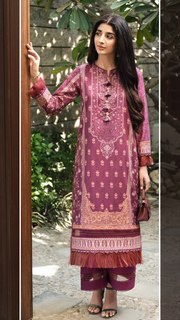 Mawra Hocane feet photo thumbnail