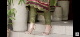 Mawra Hocane feet photo thumbnail