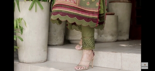Mawra Hocane feet photo thumbnail