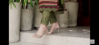 Mawra Hocane feet photo thumbnail