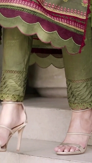 Mawra Hocane feet photo thumbnail
