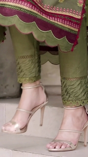 Mawra Hocane feet photo thumbnail