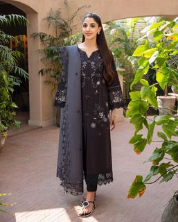Mawra Hocane feet photo thumbnail
