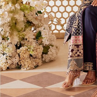 Mawra Hocane feet photo thumbnail