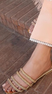 Mawra Hocane feet photo thumbnail