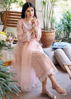 Mawra Hocane feet photo thumbnail