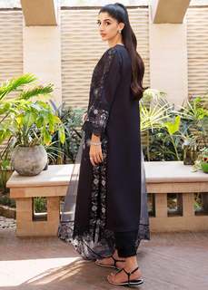 Mawra Hocane feet photo thumbnail