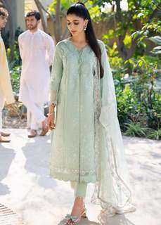 Mawra Hocane feet photo thumbnail