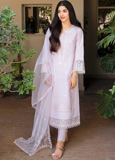 Mawra Hocane feet photo thumbnail