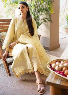 Mawra Hocane feet photo thumbnail
